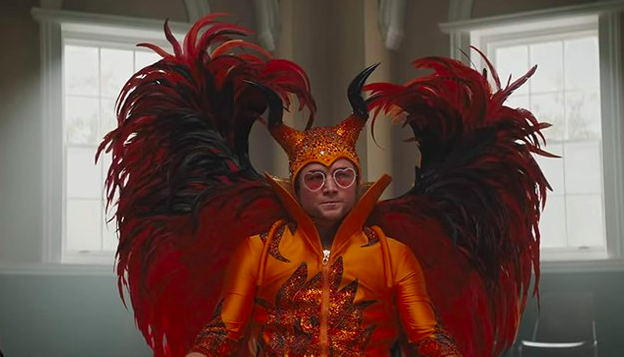 Hombre vestido de un diablo