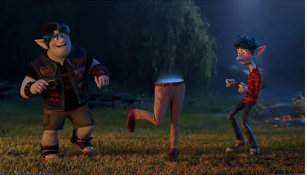 2 personajes animados elfos con otro que solo tiene la mitad de su cuerpo