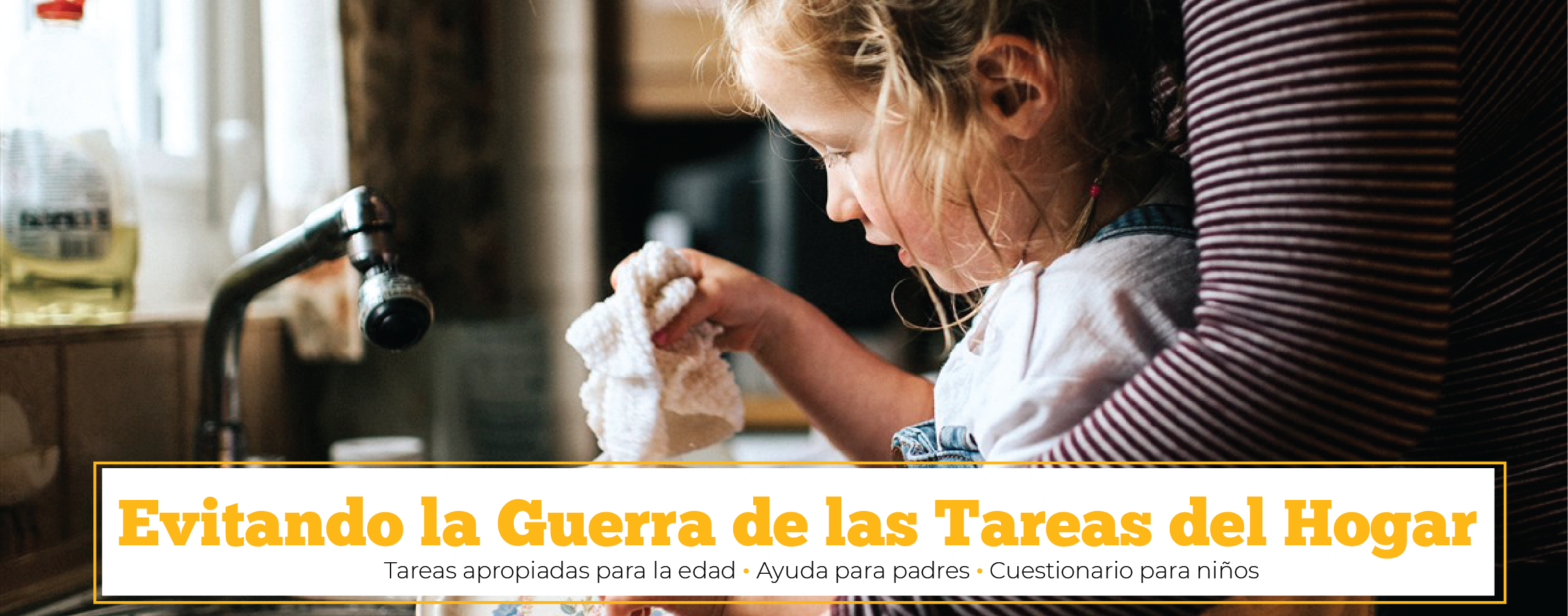 Niña lavando los platos junto a su mamá