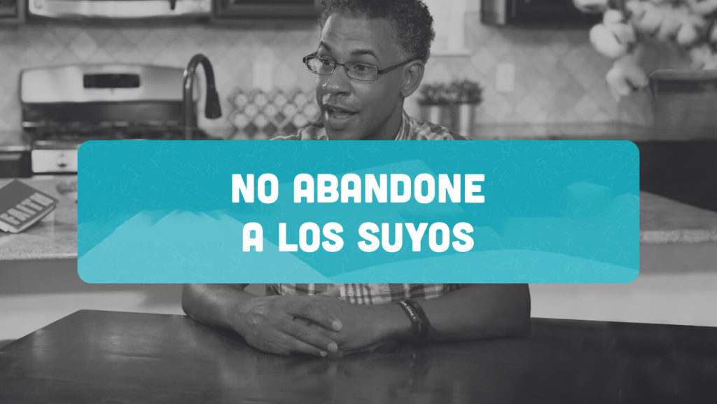 Hombre contando su testimonio
